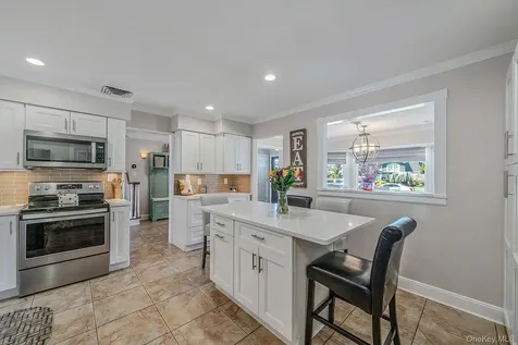 51 Skylark Road Massapequa Park NY 11762