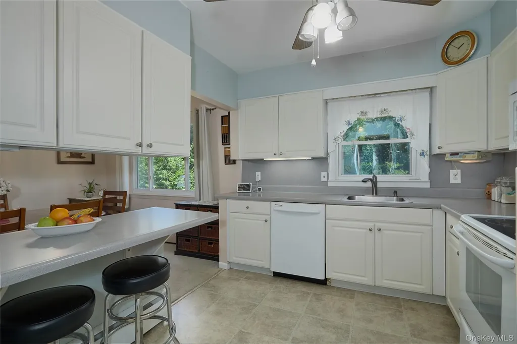8 Abbie Lane Hyde Park NY 12538