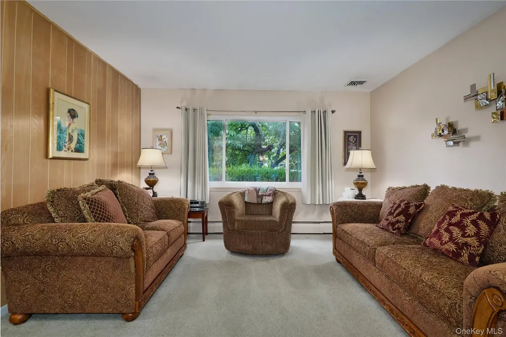 8 Abbie Lane Hyde Park NY 12538