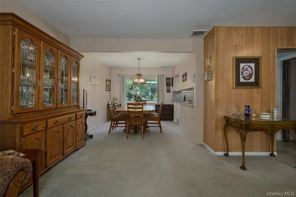 8 Abbie Lane Hyde Park NY 12538