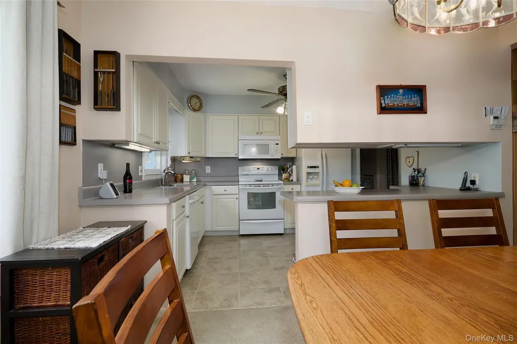 8 Abbie Lane Hyde Park NY 12538