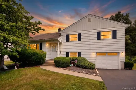 8 Abbie Lane Hyde Park NY 12538