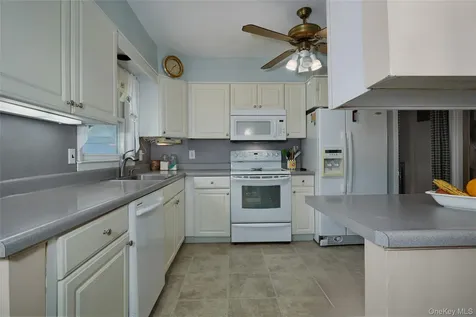 8 Abbie Lane Hyde Park NY 12538