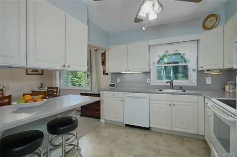 8 Abbie Lane Hyde Park NY 12538