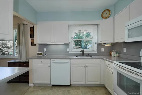 8 Abbie Lane Hyde Park NY 12538