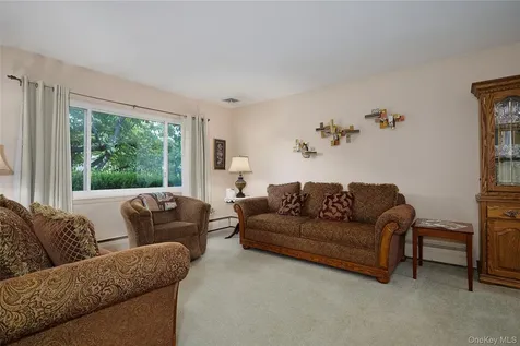 8 Abbie Lane Hyde Park NY 12538