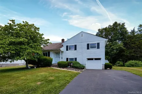 8 Abbie Lane Hyde Park NY 12538