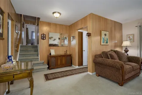 8 Abbie Lane Hyde Park NY 12538