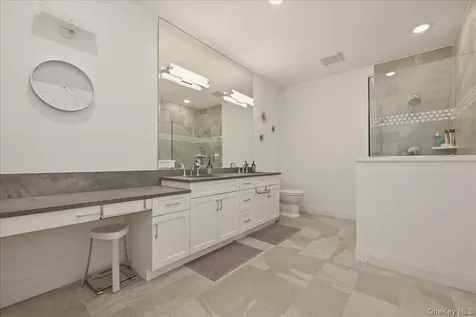 33204 Spruce Pond Circle Plainview NY 11803