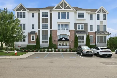 33204 Spruce Pond Circle Plainview NY 11803