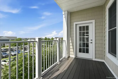 33204 Spruce Pond Circle Plainview NY 11803
