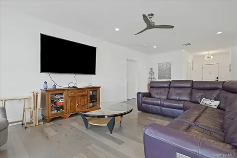 33204 Spruce Pond Circle Plainview NY 11803