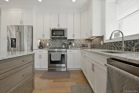 33204 Spruce Pond Circle Plainview NY 11803