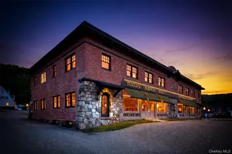 215 Ny 17 Tuxedo Park NY 10987