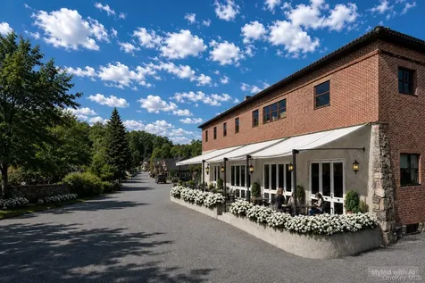 215 Ny 17 Tuxedo Park NY 10987