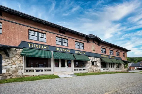215 Ny 17 Tuxedo Park NY 10987