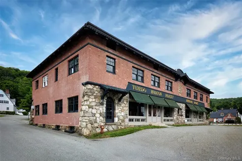 215 Ny 17 Tuxedo Park NY 10987
