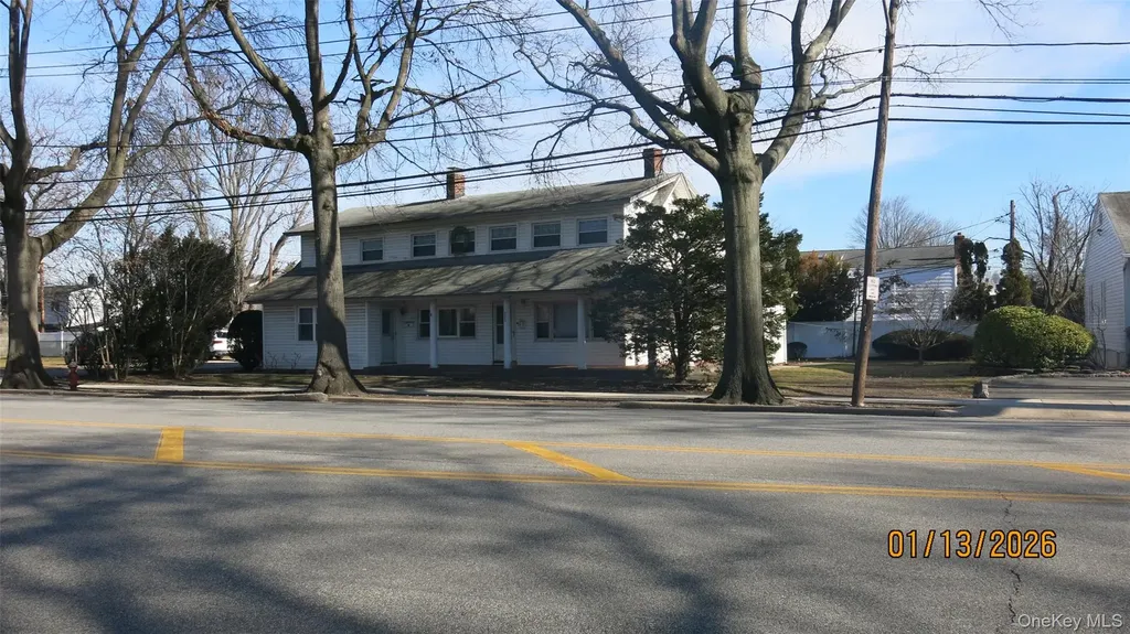 870 Carman Avenue Westbury NY 11590