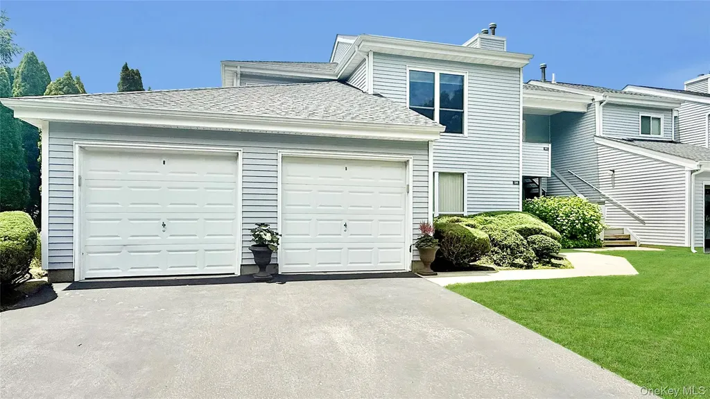 102 Hampton Vista Drive Manorville NY 11949