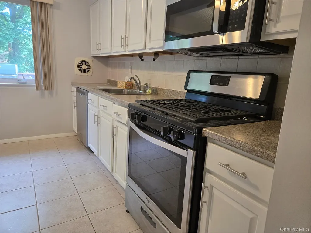 14 Lake Shore Drive Nanuet NY 10954