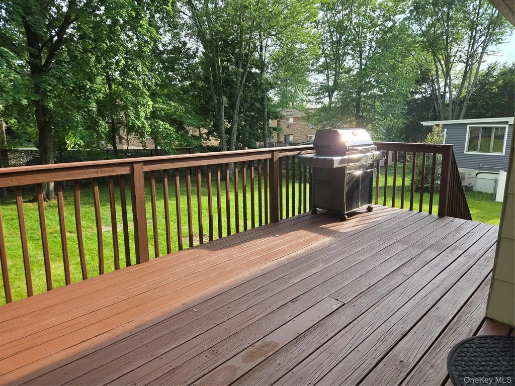 14 Lake Shore Drive Nanuet NY 10954