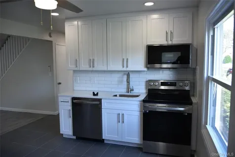 55 Acer Lane Hicksville NY 11801