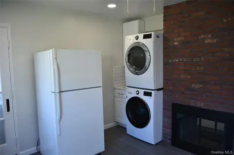 55 Acer Lane Hicksville NY 11801