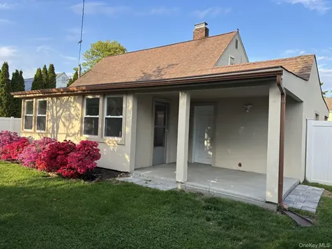 55 Acer Lane Hicksville NY 11801