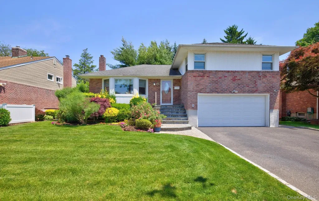 31 Irene Lane E Plainview NY 11803