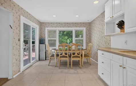 31 Irene Lane E Plainview NY 11803