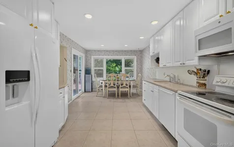 31 Irene Lane E Plainview NY 11803