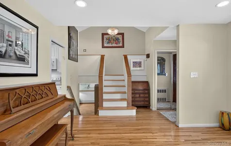 31 Irene Lane E Plainview NY 11803