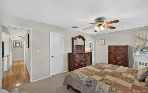 31 Irene Lane E Plainview NY 11803