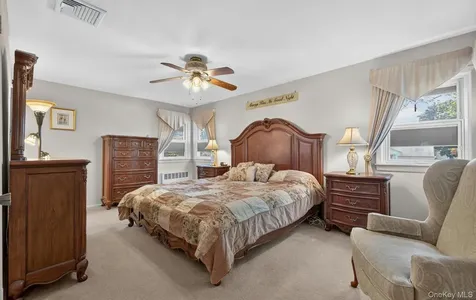 31 Irene Lane E Plainview NY 11803