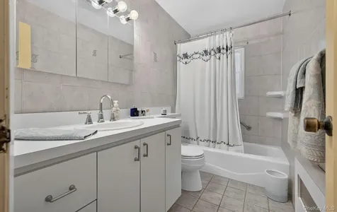 31 Irene Lane E Plainview NY 11803