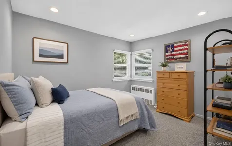 31 Irene Lane E Plainview NY 11803