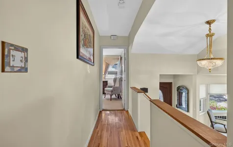 31 Irene Lane E Plainview NY 11803