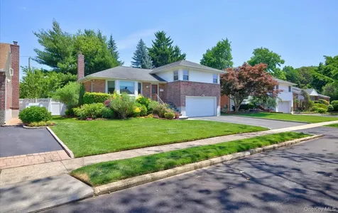 31 Irene Lane E Plainview NY 11803