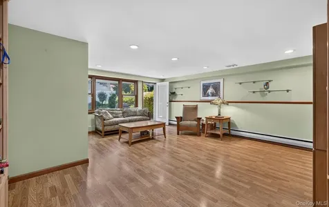 31 Irene Lane E Plainview NY 11803