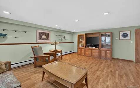31 Irene Lane E Plainview NY 11803