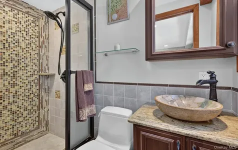 31 Irene Lane E Plainview NY 11803