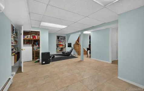 31 Irene Lane E Plainview NY 11803