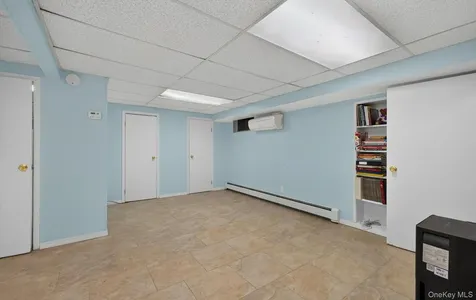 31 Irene Lane E Plainview NY 11803