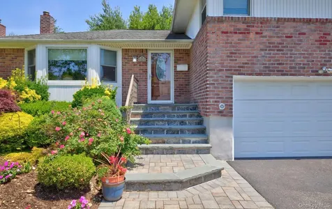 31 Irene Lane E Plainview NY 11803