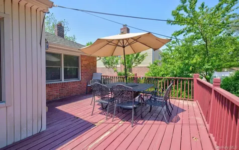 31 Irene Lane E Plainview NY 11803