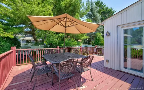 31 Irene Lane E Plainview NY 11803