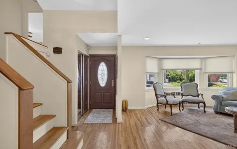 31 Irene Lane E Plainview NY 11803