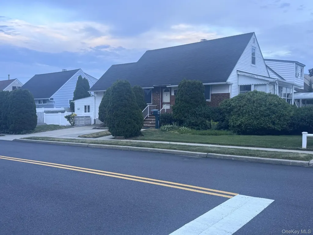 42 Larch Street Hicksville NY 11801