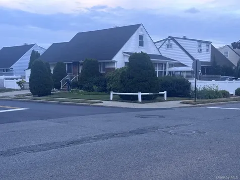 42 Larch Street Hicksville NY 11801