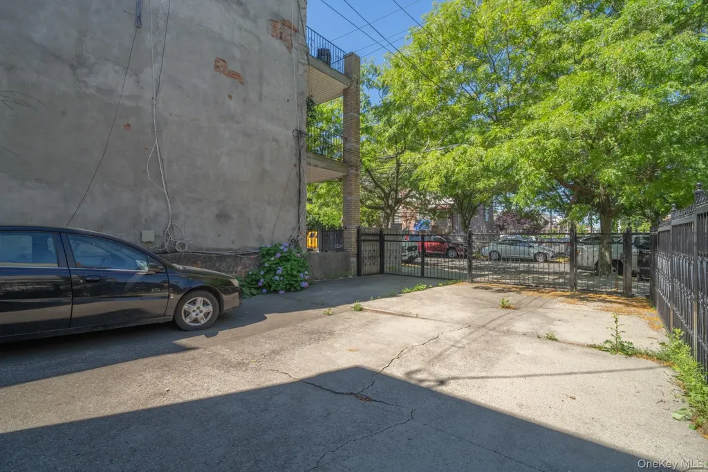 2823 W 37th Street Brooklyn NY 11224